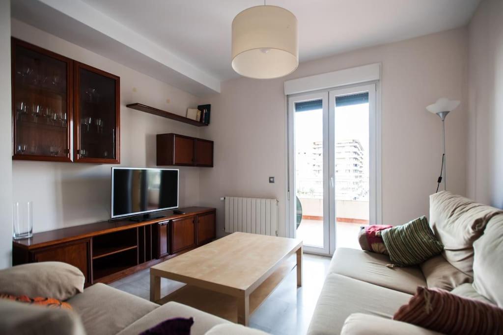 Apartamento Amplio Piso En Nervion, Excelente Zona De La Ciudad. Sevilla Exterior foto