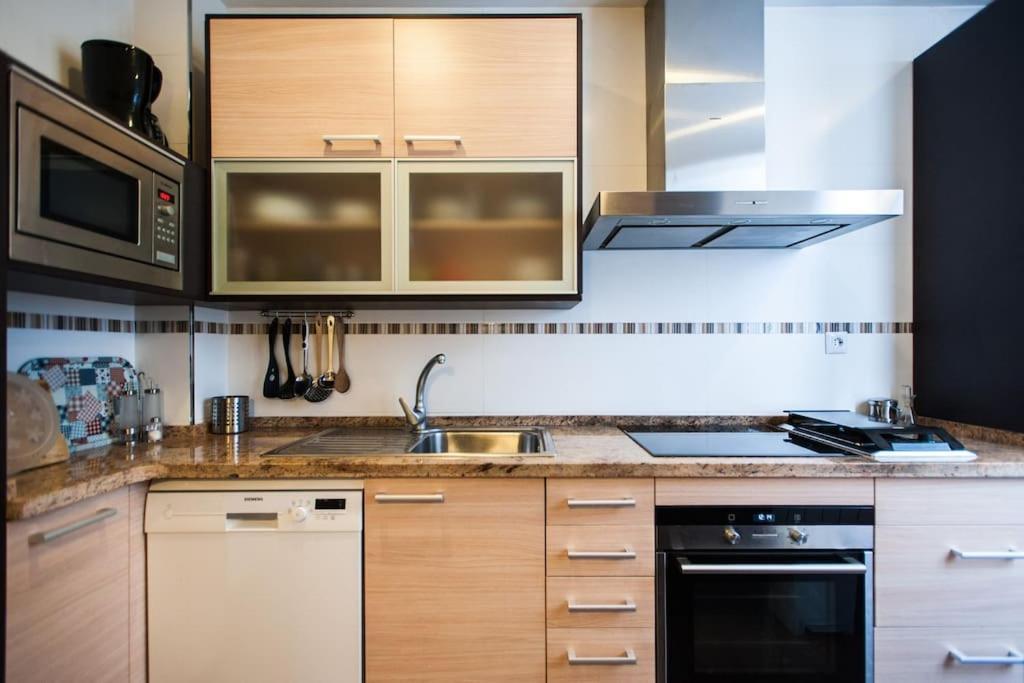 Apartamento Amplio Piso En Nervion, Excelente Zona De La Ciudad. Sevilla Exterior foto